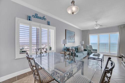 Seawind 1401 by Liquid Life near Pink Pony Pub