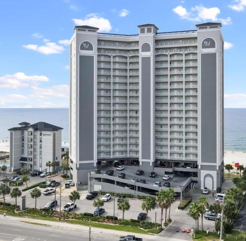 Seawind 1401 by Liquid Life near Pink Pony Pub