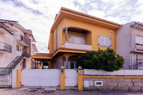 Perafita Yellow House