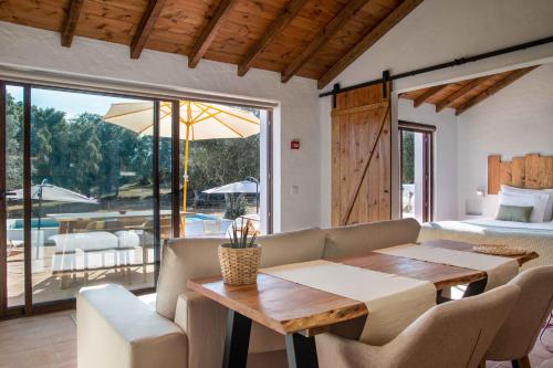 Monte do Serrado De Baixo in Canaviais