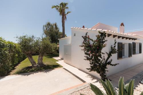 BiniVento- Lovely villa with pool near the beach BiniVento- Lovely villa with pool near the beach