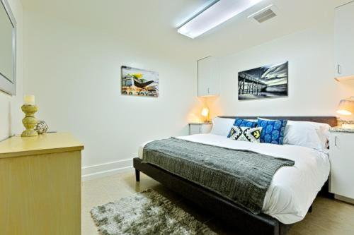 Sail Bay Dream - Steps to the bay!