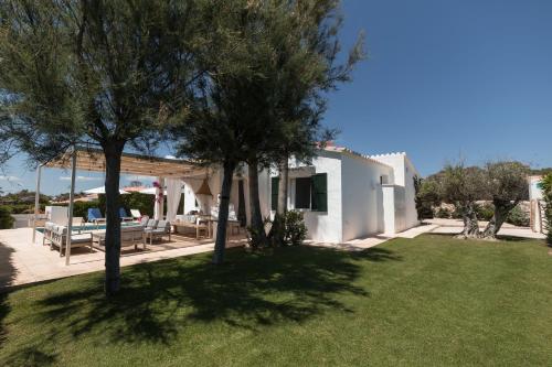 BiniVento- Lovely villa with pool near the beach BiniVento- Lovely villa with pool near the beach