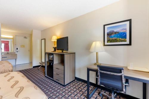 Quality Inn Huron - image 10