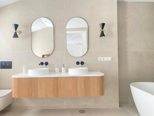 Four-Bedroom Luxury Apartment