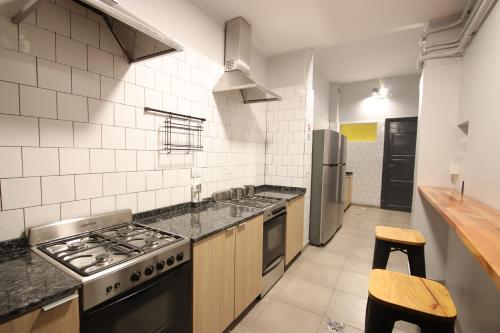 Kitchen, Play Hostel Garden in Palermo