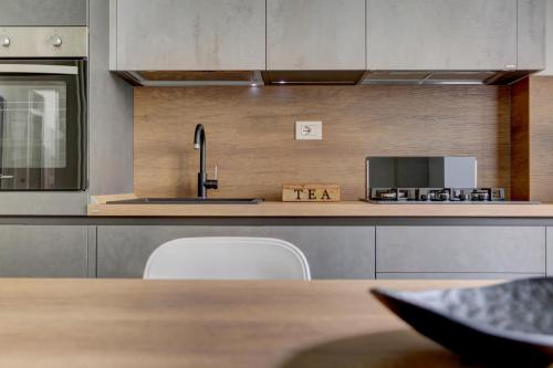 San Giovanni Cozy Apt - Home and More - image 8