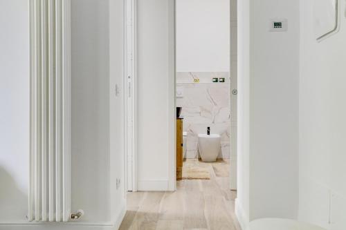 San Giovanni Cozy Apt - Home and More - image 10