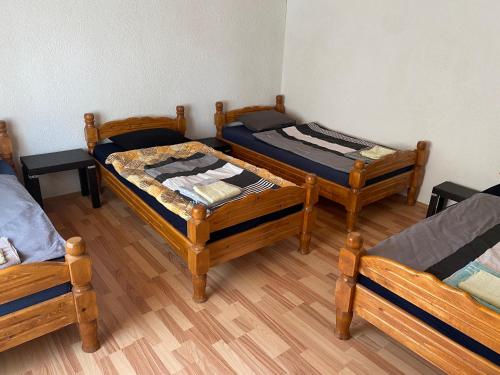 1 double bed, 4 twin beds