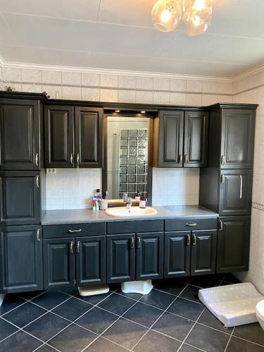 ห้องน้ำ, Modern house in secluded central Orkanger in อูร์คังเงอร์