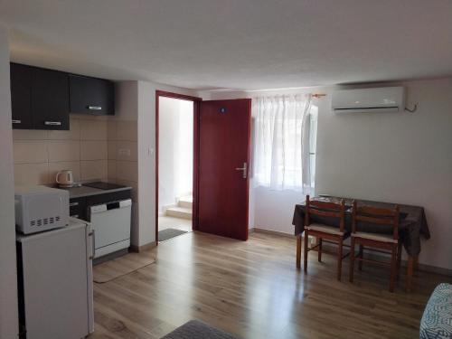 Konyha, Apartments Nevija in Valun