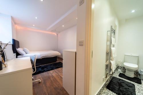 Excellent 3 bedroom, 3 baths, City Centre, voucher available, Leeds (Foto 9)