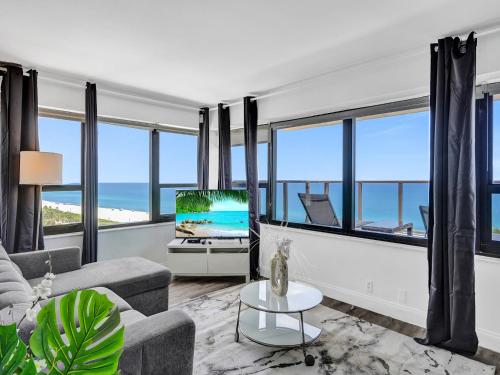 Full ocean view Huge private terrace 1002 in Miami Beach, USA