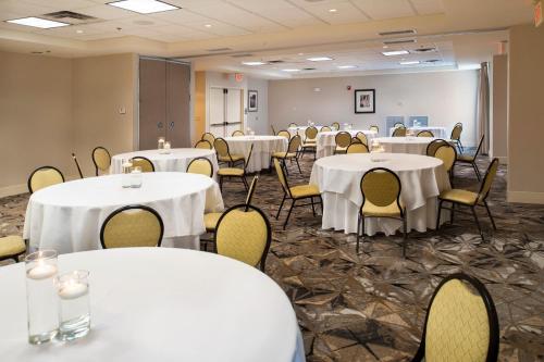 Hilton Garden Inn St. Louis/Chesterfield - image 12