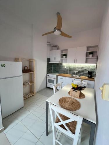 주방, Andrew seaside apartment in 아노 카마리온