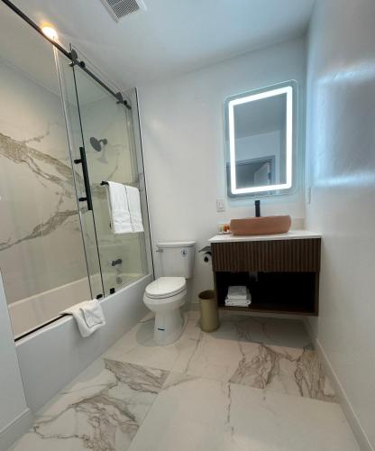 Standard King Room image 1