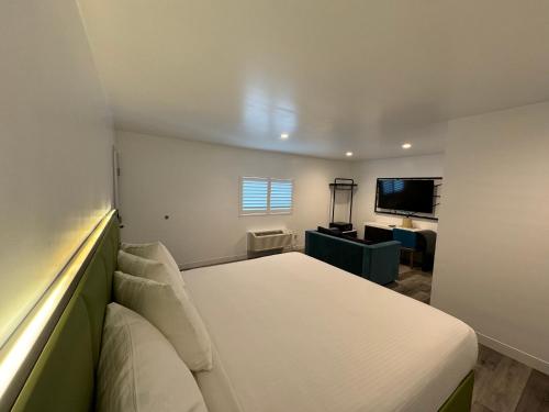 King Suite room in Hotel Rudra - Hollywood