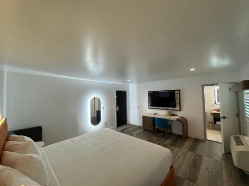 Standard King Room room in Hotel Rudra - Hollywood