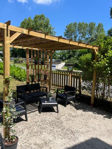 Garden, Maison Eclusiere le Coup de Pompe in Meilhan-sur-Garonne