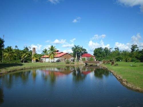 Rozrywka, Village Creole in Les Trois Ilets
