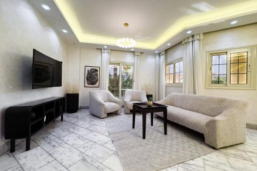 Comfy & Cozy 2BDR 15 Min from CAI Airport - Tap to explore photos