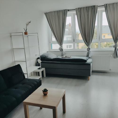 Monteurwohnung Ferienwohnung Business Appartement links Langenfeld