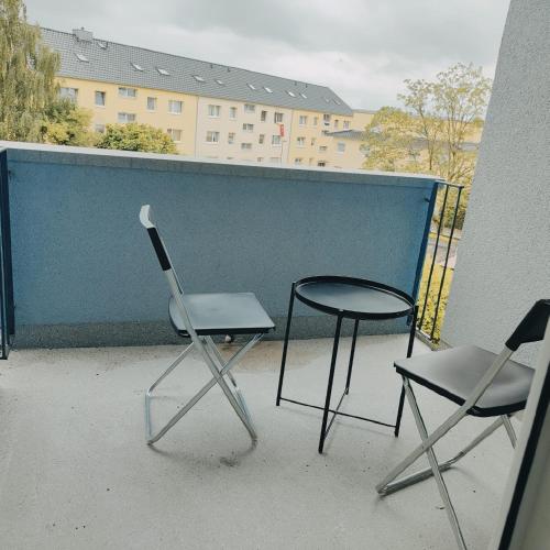 Monteurwohnung Ferienwohnung Business Appartement links Langenfeld