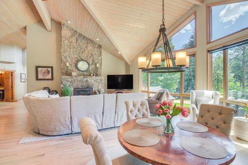 Stunning Evergreen Mountain Home on Private Stream in Evergreen, USA