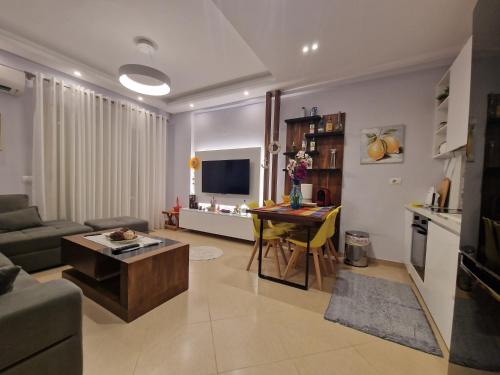 Julia's Apartment - image 3