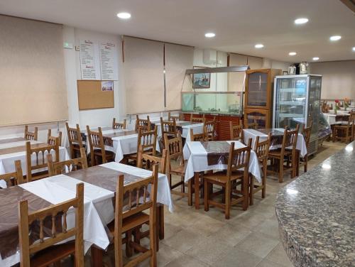 Restorāns, Hostal León II (Hostal Leon II) in Miñortos
