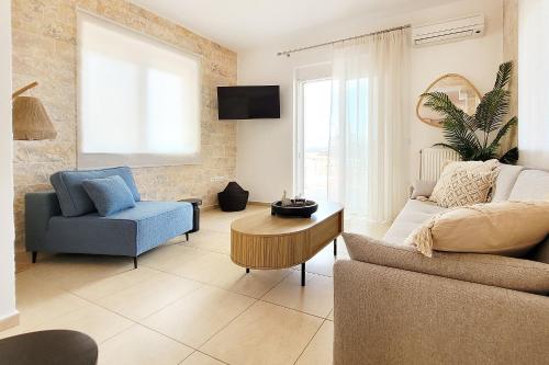 Everlane Seaview Villa in Armeni