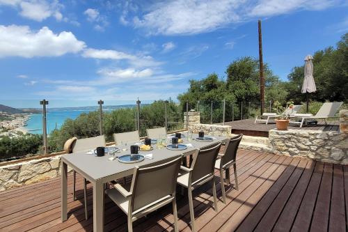 Everlane Seaview Villa in Armeni
