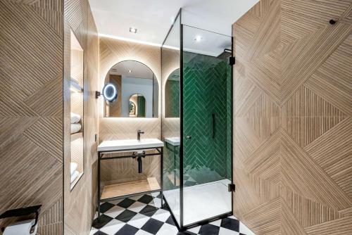 room detail thumbnail 2