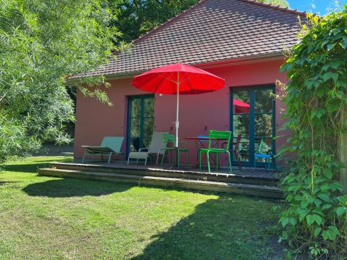 Ruhige Ferienwohnung mit großem Garten und Terrasse in Krakow am See, Deutschland