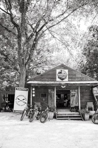 Mammoth Cave Lodge and Cabins