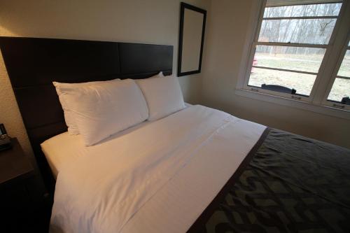 Mammoth Cave Lodge and Cabins