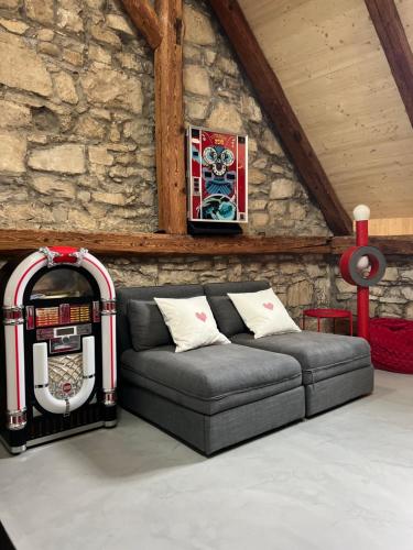 MARYS family friendly Apartments,VISIT RHINE FALLS for FREE if you stay 2 nights, SOHO 95m2 2-Bedrooms 2nd floor & SOUTH BEACH 105m2 3-Bedrooms & LOFT 115m2 3-Bedrooms Suite with Galerie,LOFT Netz 20m2, Pinball, Schaffhausen-Hemmental, Rheinfall 10 km in Schaffhausen, Schweiz
