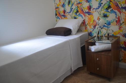 Single Room with Shared Bathroom image 3