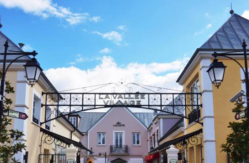 Modern Apartment Near Disneyland Paris  - image 4