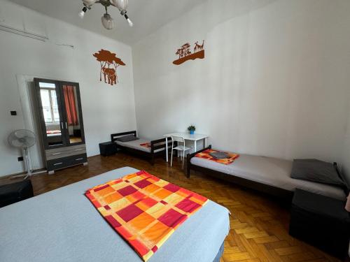 Triple Room with Shared Bathroom image 10
