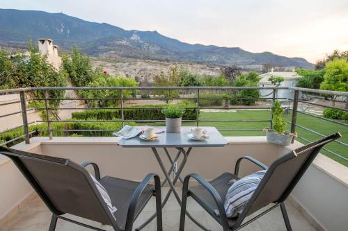 Relaxing house with mountain view near the sea