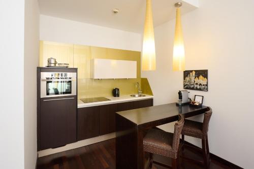 Executive Suite image 9