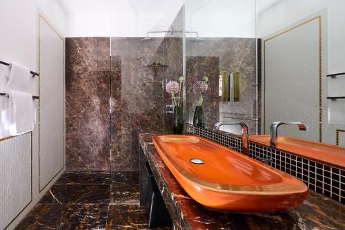 Executive Suite image 8