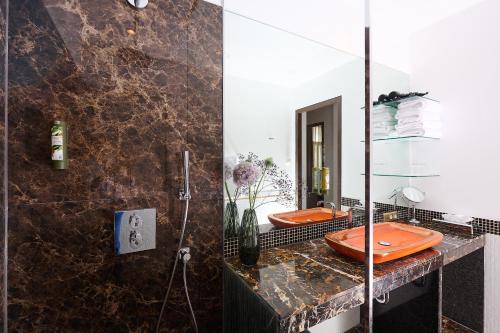 Executive Suite image 7