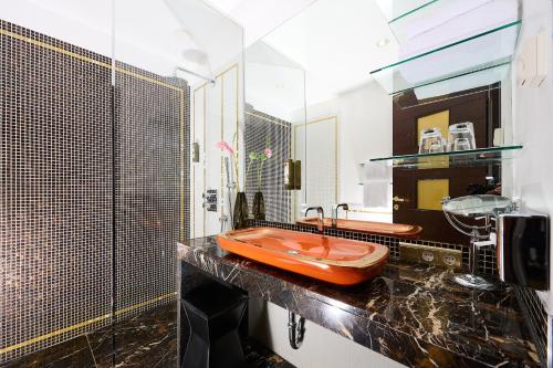 Executive Suite image 5