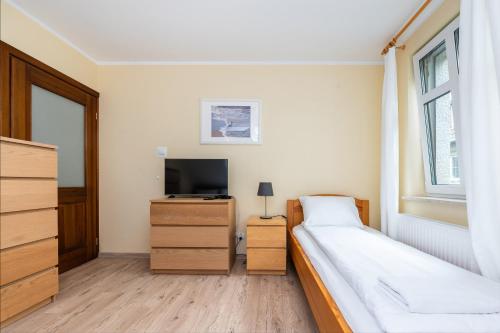 One-Bedroom Apartment image 4