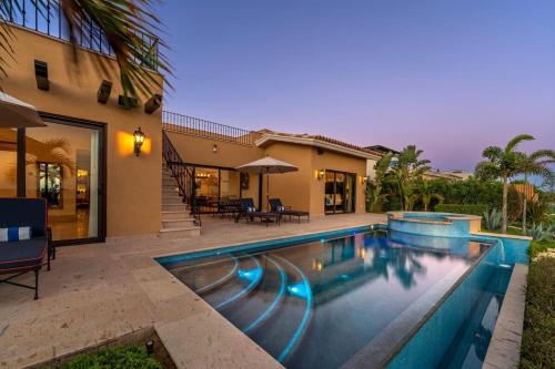 4BD Diamante: Spacious Patio and Private Pool in Cabo San Lucas, Mexico