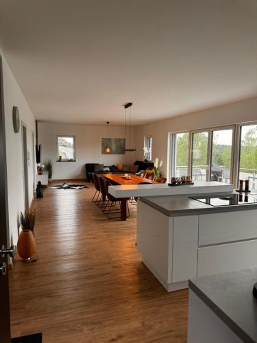 Traumhafter Ausblick, modern mit Komfort und Stil