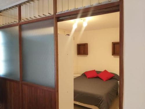 One-Bedroom Apartment image 2