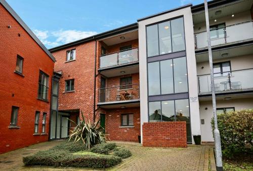 ทางเข้า, Funky City Apartment - Secure Parking - WiFi - Sleeps 6 - No Parties in บอลลีมาคาร์เรต